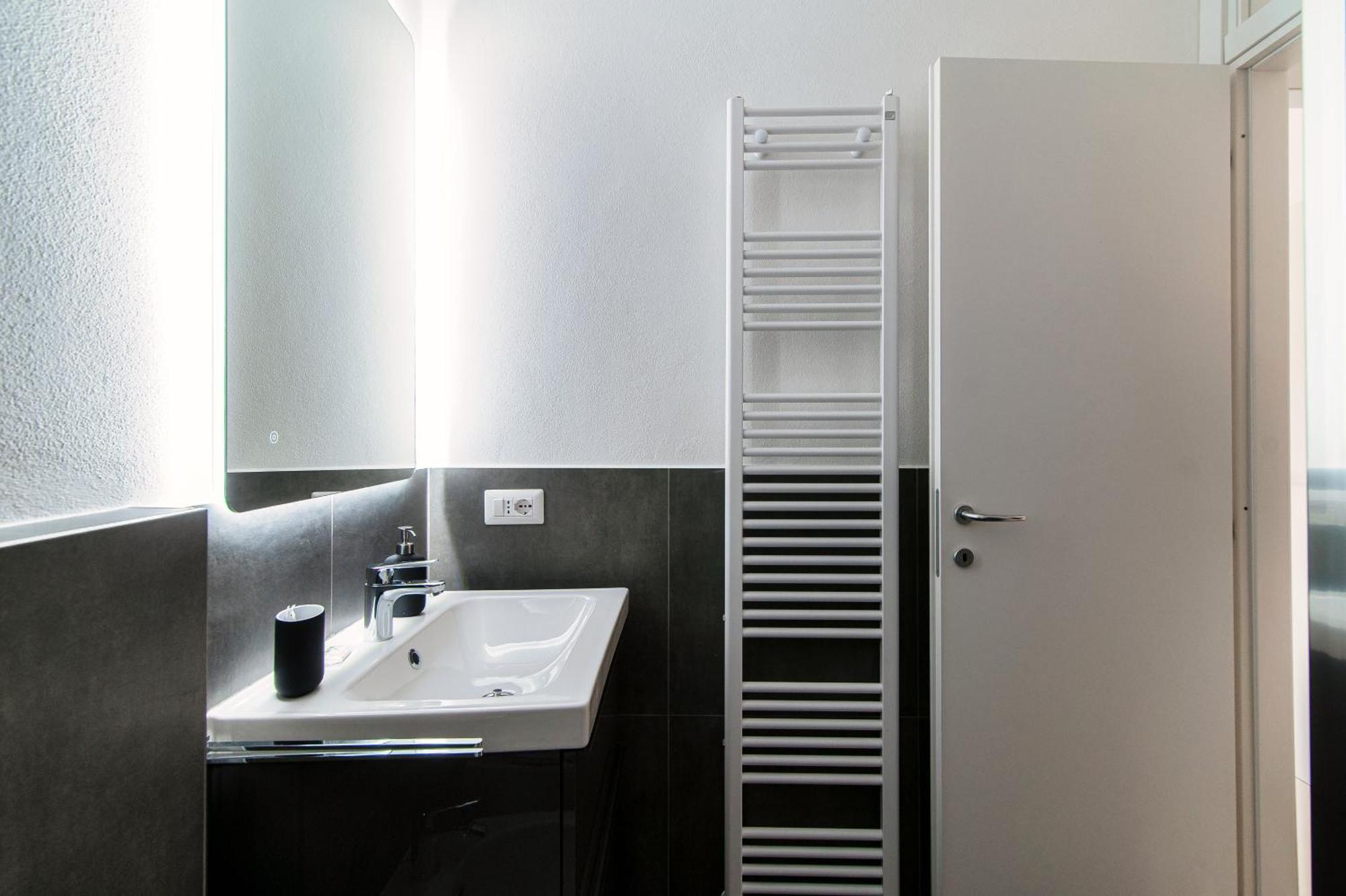Giuliny Lovely Flat - The House Of Travelers Como Exteriér fotografie